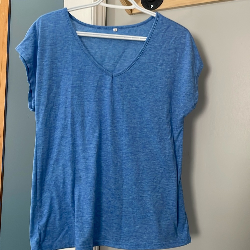 🎉 5/$20 V neck t shirt